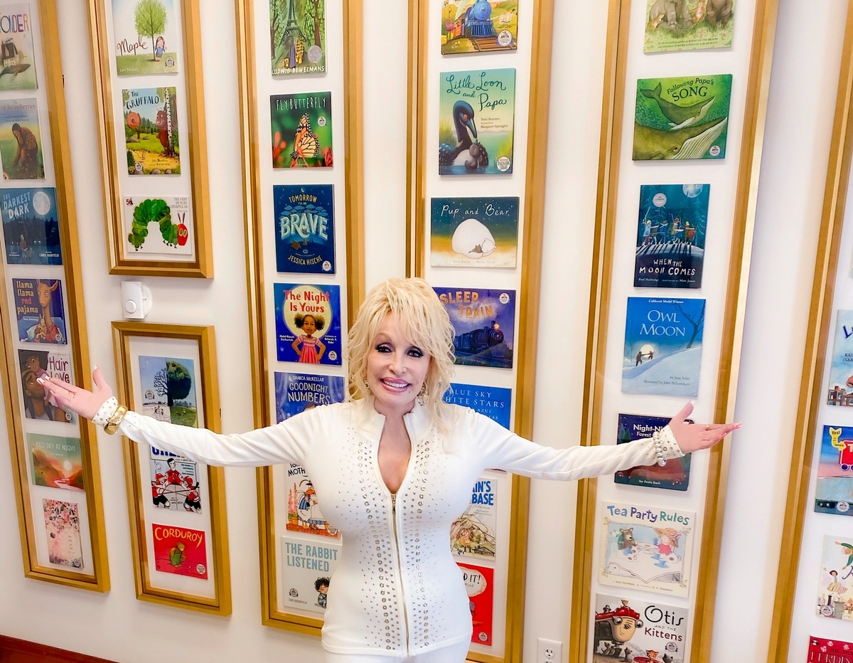 Dolly-in-her-Office-2-.jpg